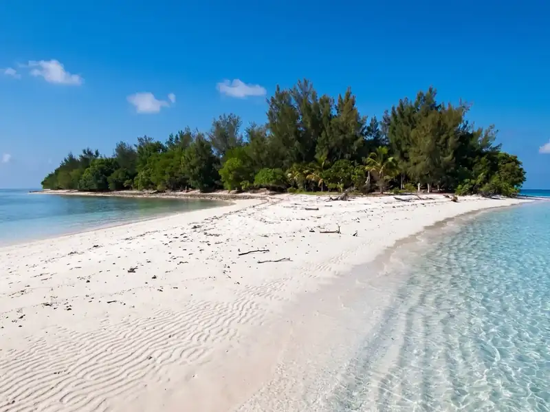 Exploring the sandbars of Pulau Timba Timba with Fairyland Resort in the Celebes Sea.